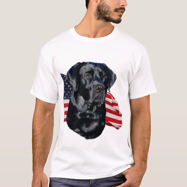 Schwarzer Labrador-Retrieverkopf mit Flaggen-T - T-Shirt (Vorderseite)