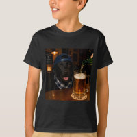 Schwarzer Labrador trinkt Bier lustiger Hund Meme