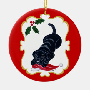 Schwarzer Labrador-Welpe mit Weihnachtsmannmütze Keramikornament