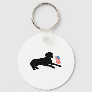 Schwarzer Labradorhund hält patriotische USA-Flagg Schlüsselanhänger