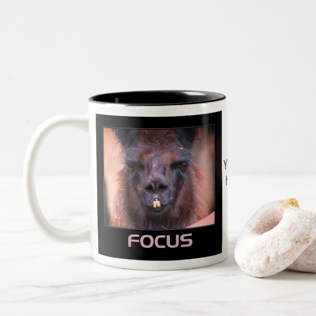 Schwarzer Lama Fokus Inspirationswörter Zweifarbige Tasse (Mit Donut)