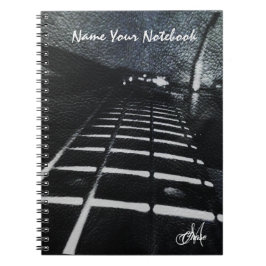 Schwarzer lederner Grunge-Bass-Gitarre Notizblock