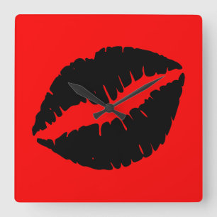 Schwarzer Lippenstift auf Rot Quadratische Wanduhr