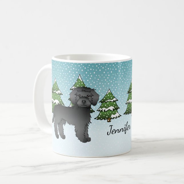 Schwarzer Mini Goldendoodle Hund in einem Winterwa Kaffeetasse (Vorderseite Links)