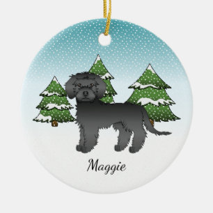 Schwarzer Mini Goldendoodle - Winterwald & Name Keramik Ornament