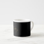 Schwarzer Minimalistischer und eleganter Name des  Espressotasse<br><div class="desc">Der moderne schwarze minimalistische und elegante goldene Schriftzeichen Espressocup personalisiert Ihren Namen leicht. Das einfache und trendige minimalistische Design ist perfekt für alle Designliebhaber.</div>