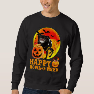 Schwarzer Mops Hund klebt Zunge raus mit einem Jac Sweatshirt