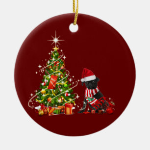 Schwarzer Mops mit Hutschuh Weihnachten Keramik Ornament