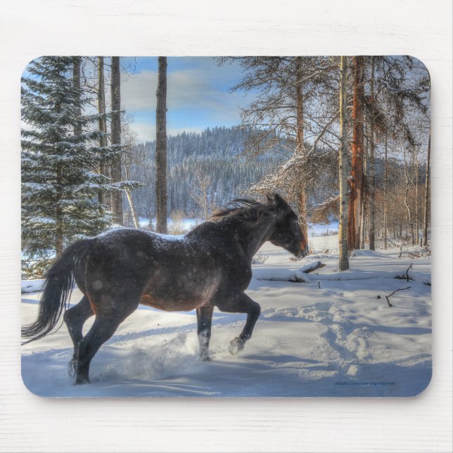 Schwarzer Percheron im Wald und im ersten Winter S Mousepad (Vorne)
