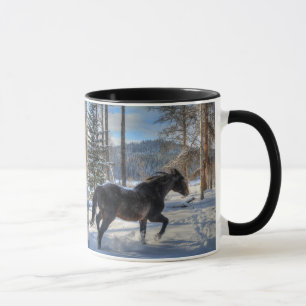 Schwarzer Percheron im Winter - Schnee und Wald Tasse