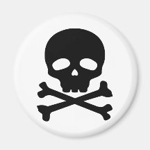 Schwarzer Piratenschädel im weißen Hintergrund