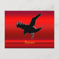 Schwarzer Raven mit Bossausdruck auf rotem Chromef
