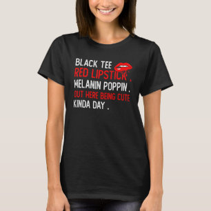Schwarzer roter Lippenstift Melanin Poppin Out Her T-Shirt