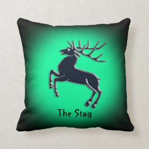 Schwarzer Rutting Hirsch auf grünem Kissen