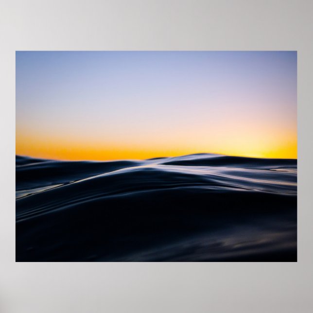 SCHWARZER SAND UNTER ORANGE SKY WÄHREND DES SONNEN POSTER (Vorne)