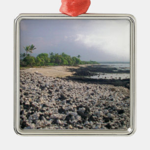 Schwarzer Sandstrand in Hawaii Ornament Aus Metall