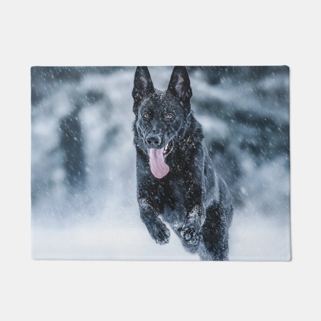 Schwarzer Schäfer im Schnee Fußmatte (Vorderseite)