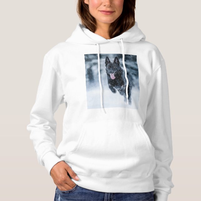 Schwarzer Schäfer im Schnee Hoodie (Vorderseite)