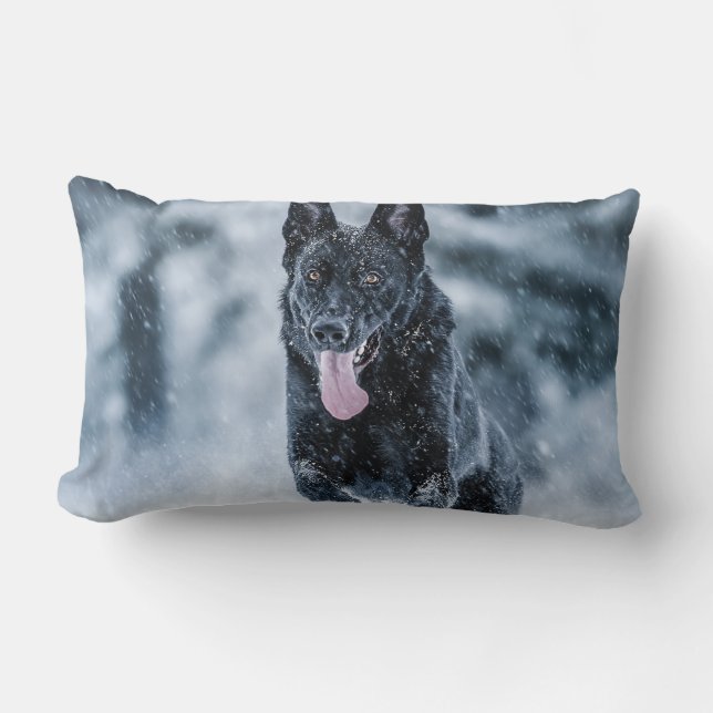 Schwarzer Schäfer im Schnee Lendenkissen (Vorderseite)