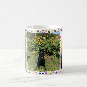Schwarzer Schäfer mit Sonnenblumen & Spielzeug, ZK Kaffeetasse
