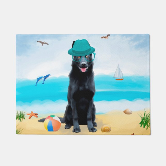 Schwarzer Schäferhund am Strand Fußmatte (Vorderseite)