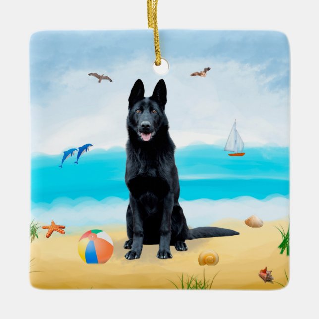Schwarzer Schäferhund am Strand Keramikornament (Vorderseite)