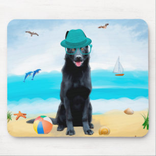 Schwarzer Schäferhund am Strand Mousepad