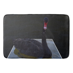 Schwarzer Schwan im Maßteich schwimmen, Badematte