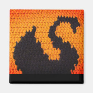 Schwarzer Schwanz - Silhouette und Sunset Crochet  Magnet