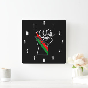Schwarzer Stolz rote grüne Faust panafrikanische F Quadratische Wanduhr