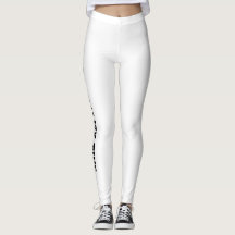Schwarzer Text auf weißen Leggings