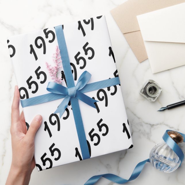 schwarzer Text aus dem Jahr 1955 auf weiß Geschenkpapier (Schenken)