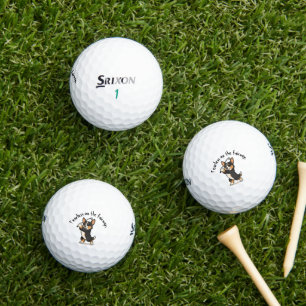 Schwarzer Tri-Color Corgi 'Furchtlos auf dem Golfp Golfball