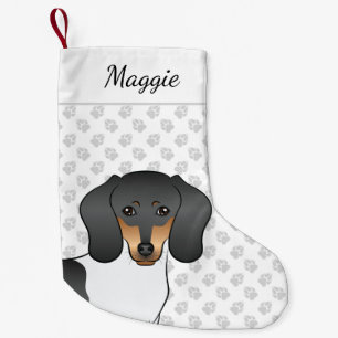 Schwarzer und brauner kurzhaariger Dachshund mit P Kleiner Weihnachtsstrumpf