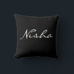 Schwarzer und weißer Individuelle Name Kissen<br><div class="desc">Moderne und elegante Kissen. Personalisieren Sie es mit dem Namen Ihrer Wahl. Ändern Sie die Hintergrundfarbe oder verließ sie schwarz.</div>