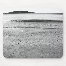 Schwarzer und weißer Sandstrand Mousepad