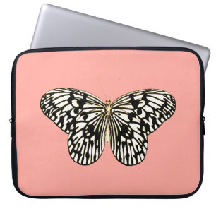 Schwarzer und weißer Schmetterling, korallenrosa H Laptopschutzhülle