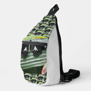 Schwarzer und weißer tropischer Schmetterling Crossbody Bag