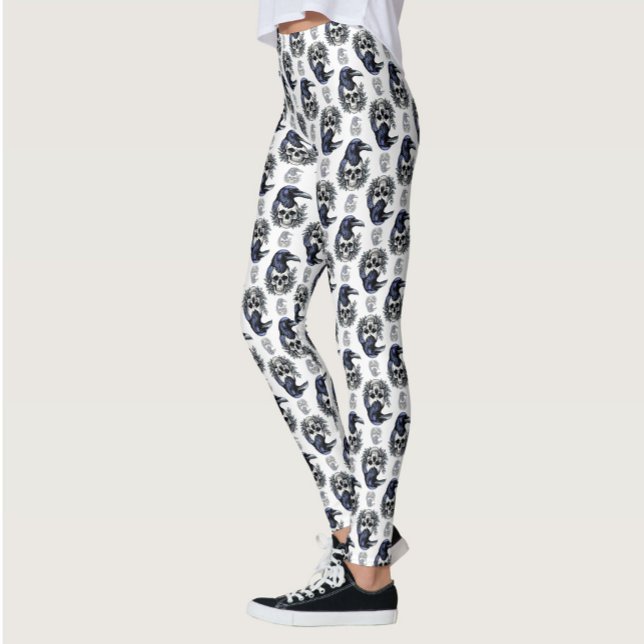 Schwarzer Vogel auf einem Skull-Goth-Muster Leggings (Von Creator hochgeladen)