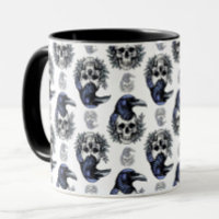Schwarzer Vogel auf einem Skull-Goth-Muster