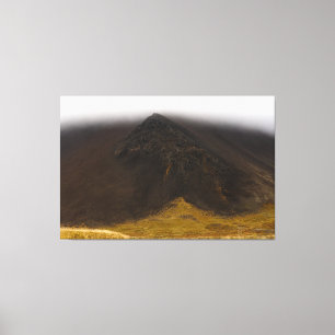 Schwarzer Vulkanberg und tiefer Wolken Leinwand Ku