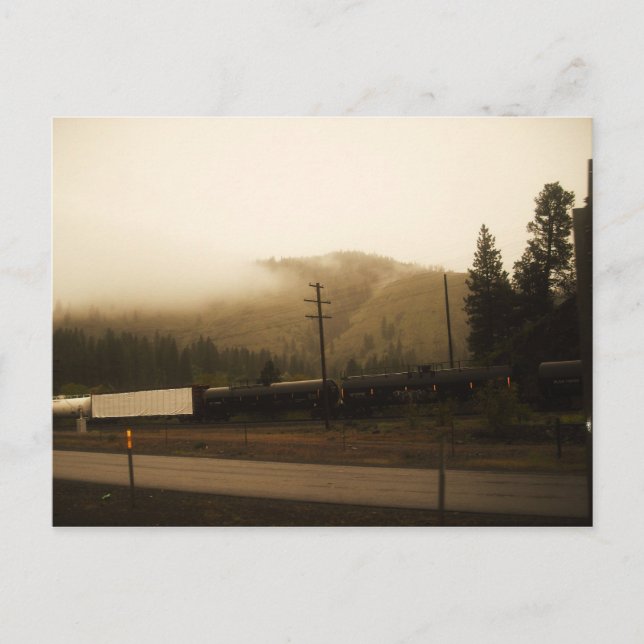 Schwarzer Zug ist ein Comin Postkarte (Vorderseite)