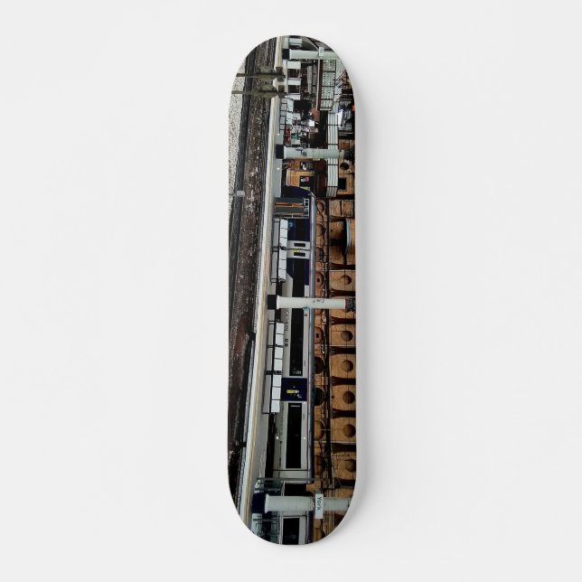 Schwarzer Zug Skateboard (Vorne)