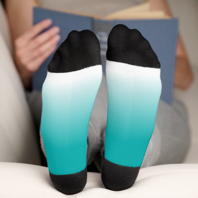 Schwarzes Aquamarines und weißes Ombre Socken (Unterseite)