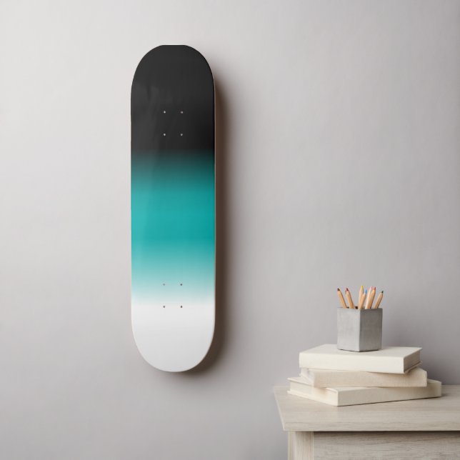 Schwarzes Aquamarines Weißes Ombre Skateboard (Wandkunst)