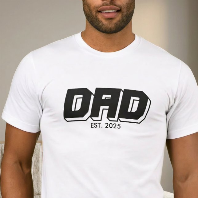 Schwarzes fettgedrucktes Dad Established Schriftzu T-Shirt (Von Creator hochgeladen)