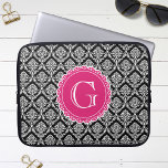 Schwarzes Floral Damask Muster Hot Pink Monogramm Laptopschutzhülle<br><div class="desc">Ein trendiges,  modernes,  mädchenhaftes,  florales Damast-Muster in Schwarz-Weiß mit einer rosafarbenen Spitze,  inspiriert monogramm-Vorlage.</div>