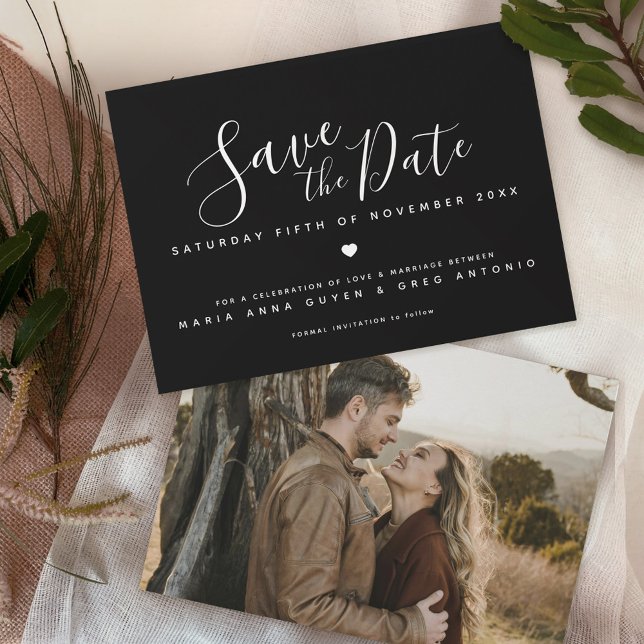Schwarzes Foto mit einfachem Skript Save The Date (Von Creator hochgeladen)