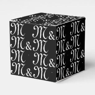 Schwarzes Geschenk mit den Initials eines Paares Geschenkschachtel