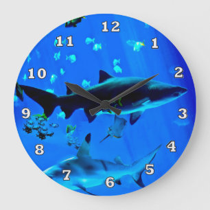 Schwarzes gespitzte Haifisch-große Uhr